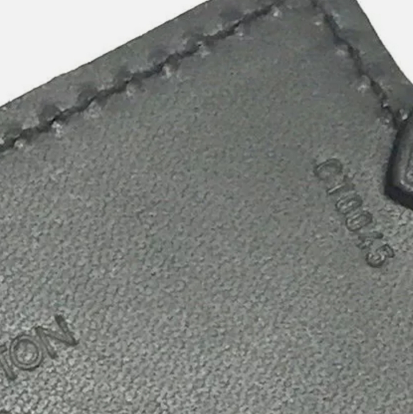 LOUIS VUITTON PORT CLES BLACK LEATHER KEY RING HOLDER CHARM/F0539 (NWT). - Picture 11 of 16
